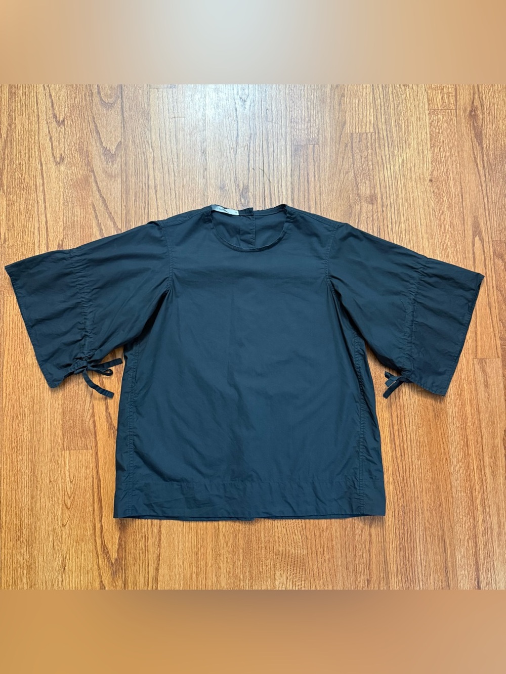 Lareida Black Short Sleeve Tie Cuff Top Blouse size 36